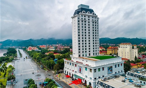 Vincom Plaza Lạng Sơn có vị trí tuyệt đẹp, nổi bật trong tổng thể kiến trúc đô thị của thành phố Lạng Sơn.