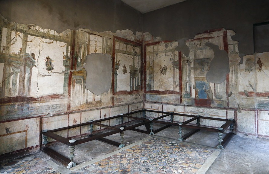 Các bức bích họa được chụp tại khu vực khảo cổ ở thành phố Pompeii, Italy ngày 24.12.2015. Ảnh: Reuters.