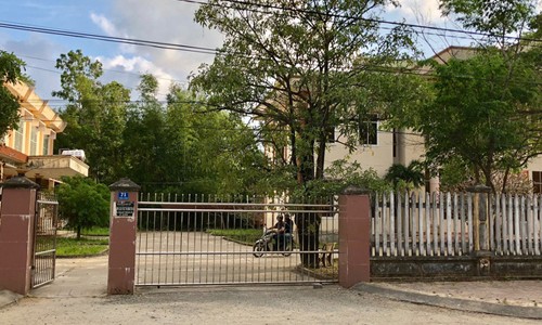 Trưởng phòng Giáo dục và Đào tạo huyện Đức Phổ (Quảng Ngãi) bị kỷ luật vì sai phạm trong kỳ thi tuyển giáo viên.
