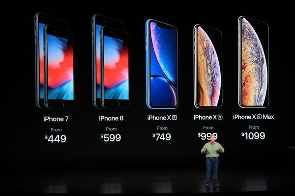 Không chỉ là phiên bản có giá bán đắt nhất lịch sử, iPhone XS Max còn là phiên bản iPhone có giá linh kiện đắt nhất của Apple