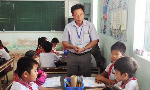Thầy và trò Trường Tiểu học Cần Thạnh (huyện Cần Giờ, TPHCM) trong giờ lên lớp. Ảnh: MINH QUÂN