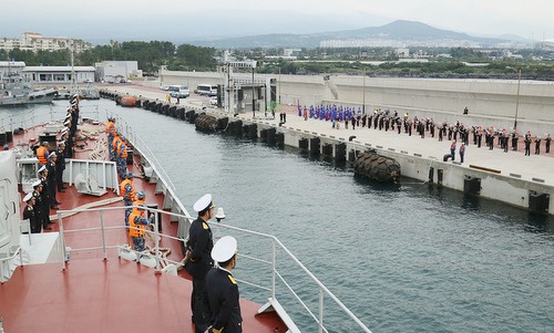 Tàu hộ vệ Trần Hưng Đạo cập quân cảng Jeju hôm 10/10. Ảnh: Báo Hải quân.