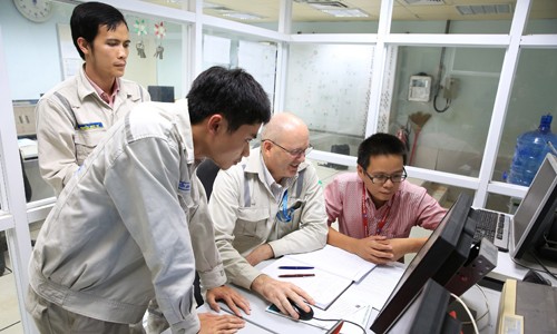 Chuyên gia BSR trợ giúp kỹ sư vận hành Nhà máy NLSH Dung Quất