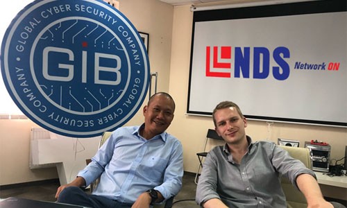 Ông Nguyễn Duy Hải (NDS) và ông Tim Bobak (Group-IB) tại một buổi làm việc ở Moscow