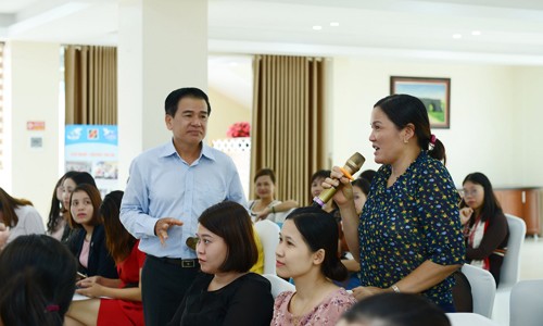 Các chị em phụ nữ có cơ hội trao đổi với các chuyên gia về bí quyết bán hàng trong sự kiện vừa diễn ra mới đây tại Thanh Hóa