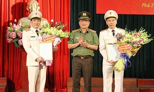 Đại tá Phạm Trường Giang (bìa trái), Phó Giám đốc Công an tỉnh Hải Dương, được điều động giữ chức Giám đốc Công an tỉnh Phú Thọ. Ảnh: Chinhphu.vn