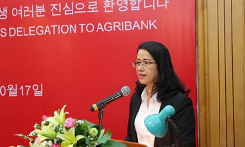  Bà Nguyễn Thị Phượng - Phó Tổng Giám đốc Agribank phát biểu chào mừng Đoàn công tác Ngân hàng Nonghyup Hàn Quốc