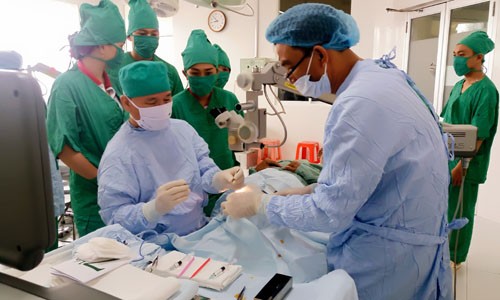 HDBank tiếp tục tài trợ chi phí phẫu thuật mắt cho 350 bệnh nhân 