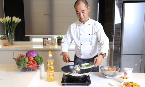 Siêu đầu bếp Tuấn Hải- Giám khảo MasterChef Việt Nam sử dụng Dầu ăn cao cấp Ranee để chế biến những món ăn ngon