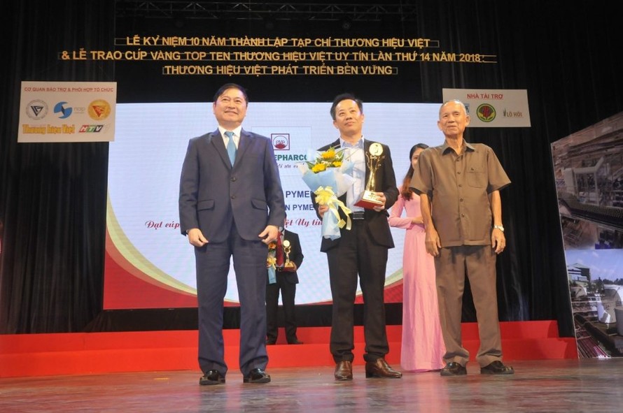 Pymepharco nhận Cúp Vàng Top 10 “Thương hiệu Việt uy tín” lần thứ 14 