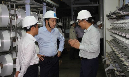 Thứ trưởng Bộ Công Thương Đặng Hoàng An kiểm tra tiến độ nâng công suất sản xuất sợi DTY