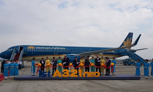 Vietnam Airlines đón nhận máy bay mới tại Nội Bài
