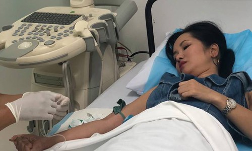 Nữ ca sĩ Hồng Nhung phải nhập viện, bạn thân Hà Kiều Anh lên tiếng