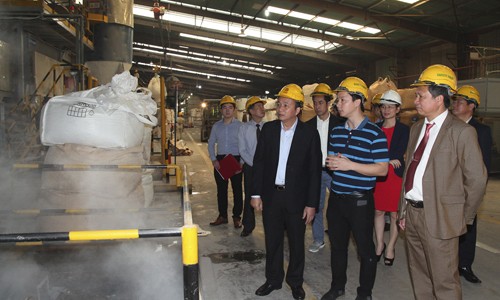 Chủ tịch UBND tỉnh Nguyễn Văn Trì kiểm tra tình hình sản xuất, kinh doanh tại Công ty CP Prime Group, KCN Bình Xuyên