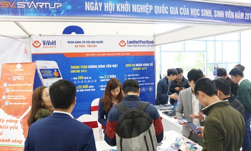 Gian hàng Ví Việt – Ngân hàng số của LienVietPostBank thu hút đông đảo học sinh, sinh viên và các bạn trẻ hưởng ứng tham gia