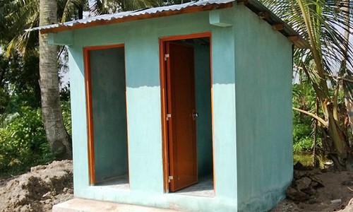Nhà tiêu hợp vệ sinh được xây dựng theo chương trình“Nước sạch và Vệ sinh Môi trường nông thôn”
