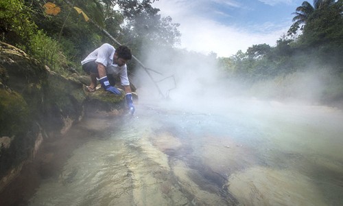Dòng sông nóng bỏng kì lạ ở Amazon mới được phát hiện.