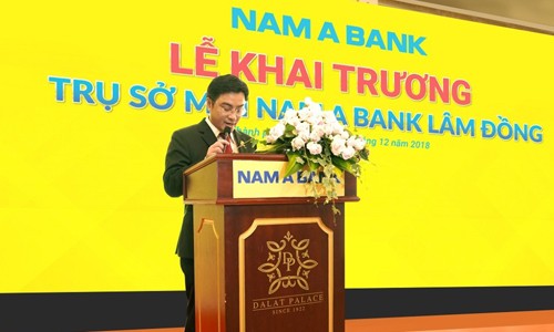Ông Nguyễn Minh Tuấn – Giám đốc Nam A Bank Lâm Đồng phát biểu trong Lễ Khai trương trụ sở mới tại TP Đà Lạt.