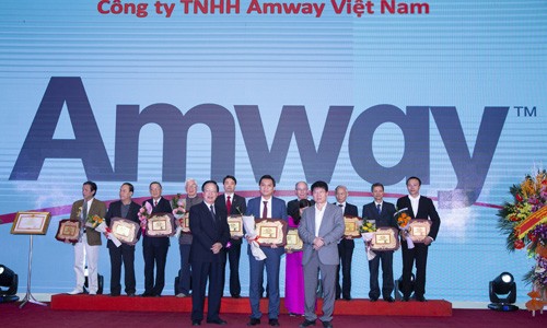 Amway Việt Nam tự hào đón nhận bằng khen của Bộ trưởng Bộ Y tế