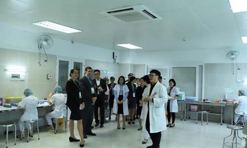 Đoàn chuyên gia thăm và làm việc tại Bệnh viện Phụ Sản Hà Nội
