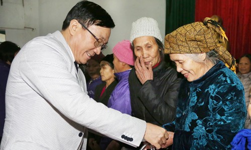 Tổng Giám đốc Dương Quyết Thắng trao tặng quà Tết tới các hộ nghèo, gia đình chính sách trên địa bàn huyện Nguyên Bình (Cao Bằng)