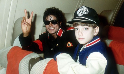 James Safechuck (phải) - một trong hai nhân vật tố Michael Jackson về hành vi lạm dụng tình dục trong bộ phim tài liệu mới nhất. 