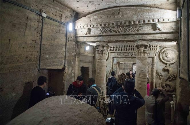 Bên trong khu hầm mộ cổ Kom al-Shoqafa ở Alexandria, phía bắc Ai Cập, ngày 3/3/2019. Ảnh: THX/TTXVN