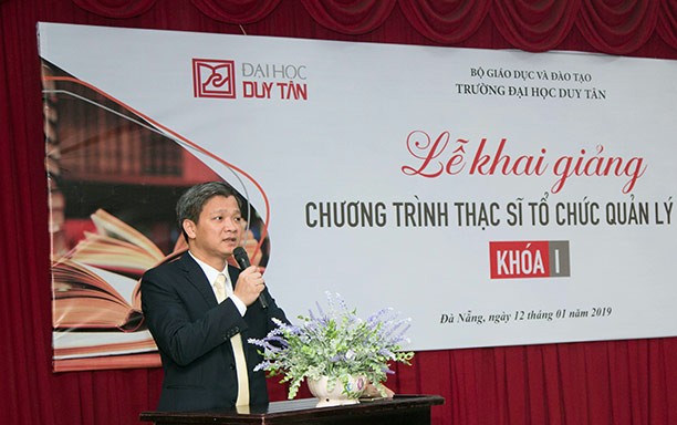 TS. Nguyễn Minh Lợi, Phó Cục trưởng Cục Khoa học Công nghệ & Đào tạo, Bộ Y tế, phát biểu tại Lễ khai giảng