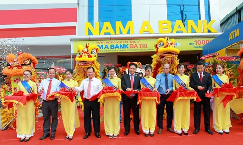 Từng bừng khai trương Nam A Bank Ba Tri trực thuộc chi nhánh Nam A Bank Bến Tre.