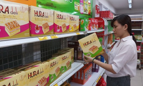 Người tiêu dùng lựa chọn mua sản phẩm bánh Hura Deli của Bibica