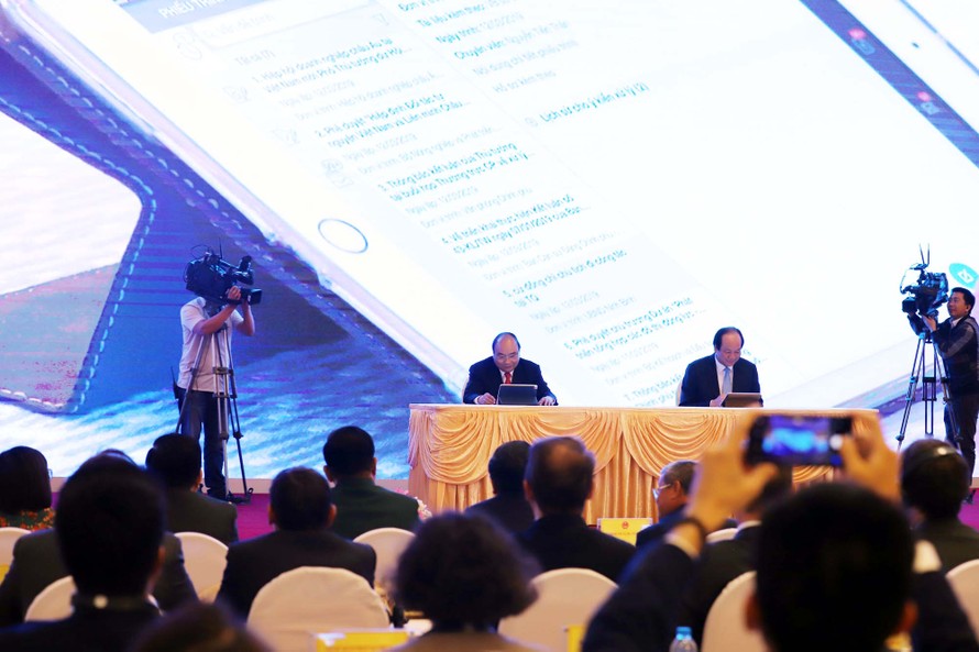 Ngày 12/3/2019, Thủ tướng Chính phủ Nguyễn Xuân Phúc đã trực tiếp ký ban hành văn bản điện tử trên hệ thống Quản lý văn bản và Hồ sơ công việc do Viettel triển khai