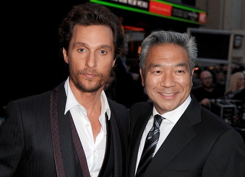 Kevin Tsujihara (phải) và diễn viên Matthew McConaughey ở buổi ra mắt phim "Interstellar" (2014).