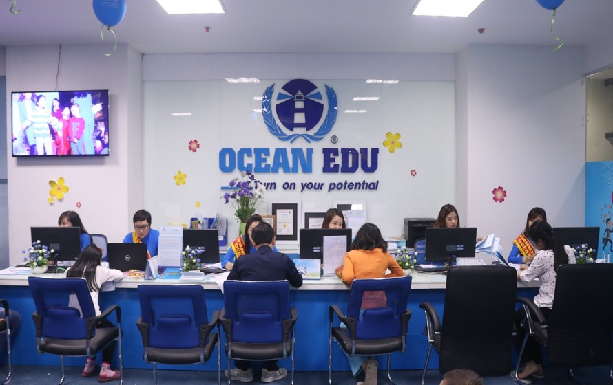 Phụ huynh học viên quan tâm đến các chương trình học ưu việt của Ocean Edu