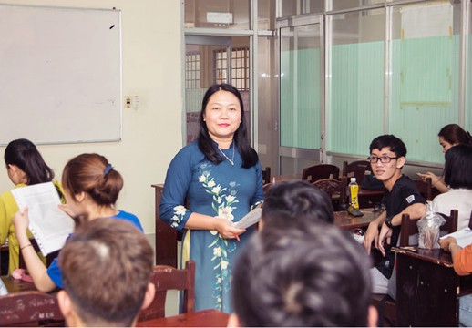 Cô Trần Thị Ánh Nguyệt giảng dạy tại Đại học (ĐH) Duy Tân