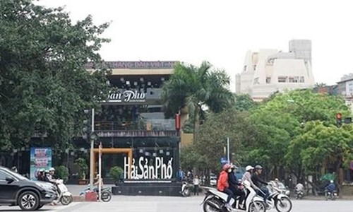 Nhà hàng Hải Sản Phố, công trình mọc lên trên dự án cống hóa mương Phan Kế Bính đến nay vẫn chưa được Hà Nội xử lý dứt điểm