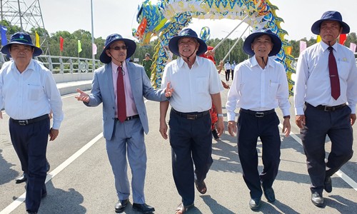 Ông David Dương giới thiệu về dự án Khu Công nghệ Môi trường xanh và hai cây cầu VWS1, VWS2