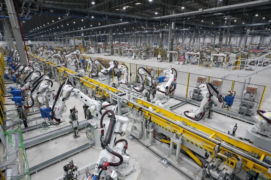 Nhà máy ô tô VinFast được trang bị hệ thống máy móc, trang thiết bị hiện đại, mức độ tự động hóa cao với hàng nghìn robot