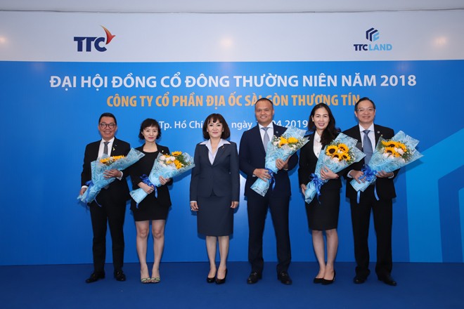 Ông Nguyễn Đăng Thanh (chính giữa) được bổ nhiệm giữ chức vụ Chủ tịch HĐQT kiêm TGĐ TTC LAND