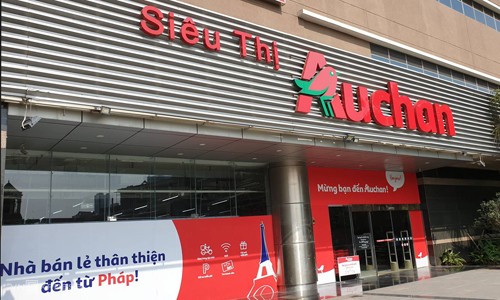 Bên ngoài siêu thị Auchan tại Hà Đông, Hà Nội. Ảnh: Anh Minh