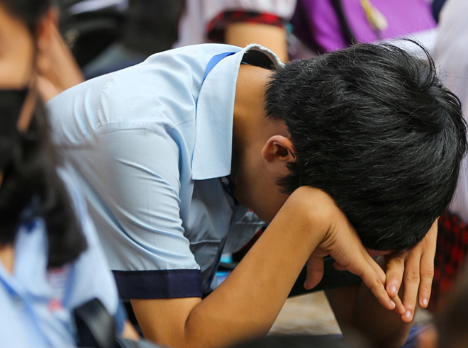 Áp lực thi cử khiến nhiều học sinh dễ căng thẳng, trầm cảm và rối loạn tâm thần. Ảnh: Quỳnh Trần.