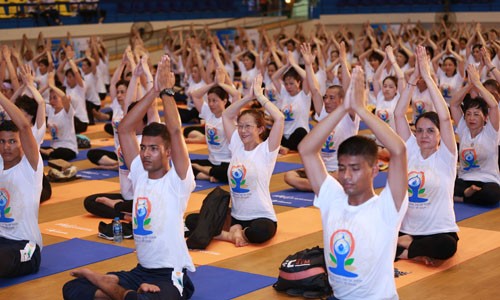 Gần 1.000 người dân Hà Nội tham gia đồng diễn hưởng ứng Ngày Quốc tế Yoga