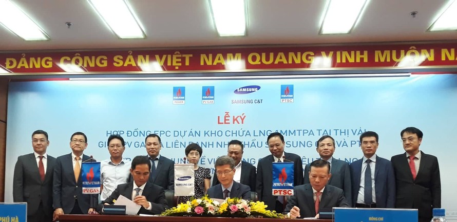 Lễ ký kết “Hợp đồng thiết kế, mua sắm vật tư thiết bị, thi công xây dựng và chạy thử dự án kho chứa LNG Thị Vải” giữa Tổng công ty khí Việt Nam với Liên danh tổng thầu Samsung C&T/PTSC