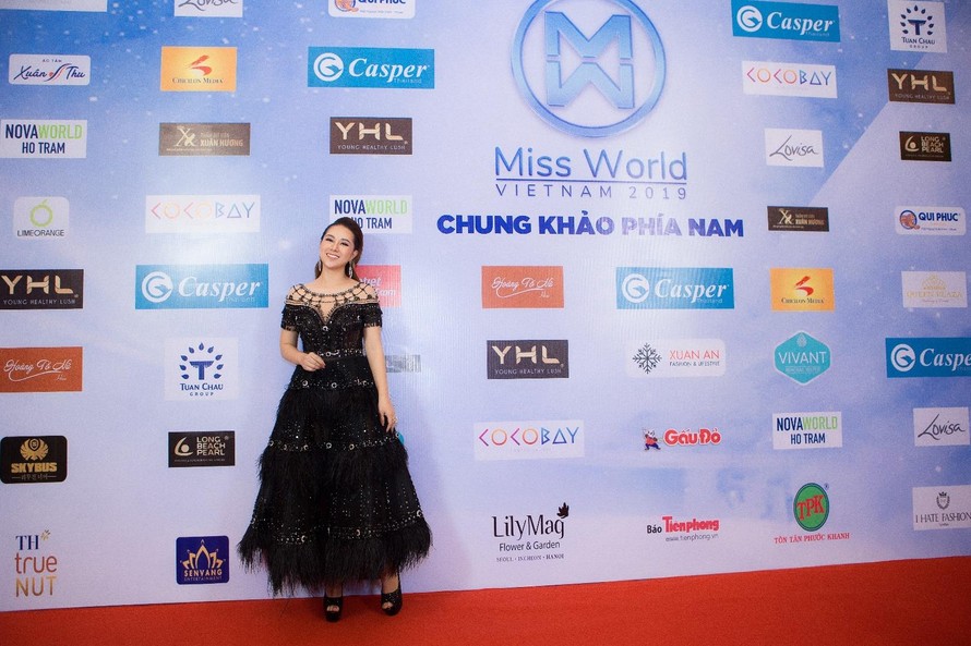 Cố vấn sắc đẹp Hằng Lê khoe sắc tại thảm đỏ của đêm Chung khảo phía Nam Miss World Vietnam 2019