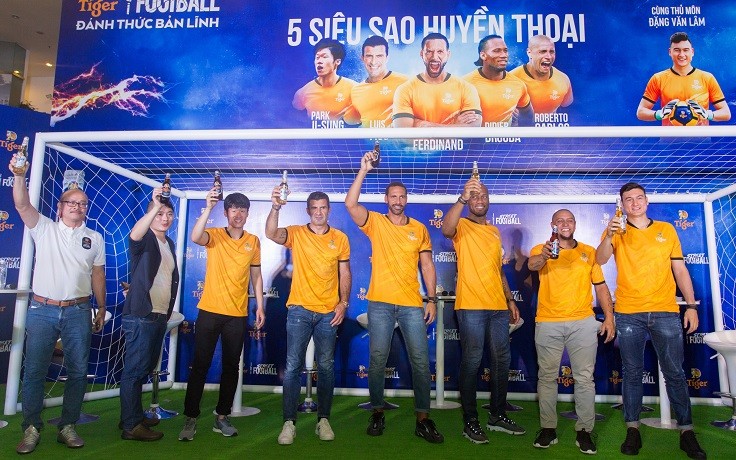 Sau loạt fan meeting, 5 danh thủ cùng Đặng Văn Lâm có buổi gặp gỡ chính thức báo chí Việt Nam