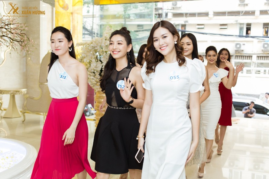 Dàn nhan sắc lọt vào chung khảo phía Bắc Miss World Vietnam 2019 đã có mặt tại Thâm mỹ viện Xuân Hương để được tư vấn và chăm sóc hình thể.