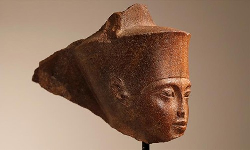 Đầu tượng pharaoh Tutankhamun được bán đấu giá 6 triệu USD. Ảnh: Al Jazeera.
