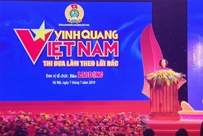 Đồng chí Trương Thị Mai phát biểu tại buổi lễ tôn vinh.