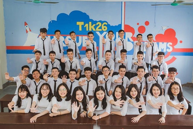 Tập thể 12 Toán 1 của THPT chuyên Hà Tĩnh, tỉnh Hà Tĩnh có 12 em đạt điểm số từ 27 trở lên.