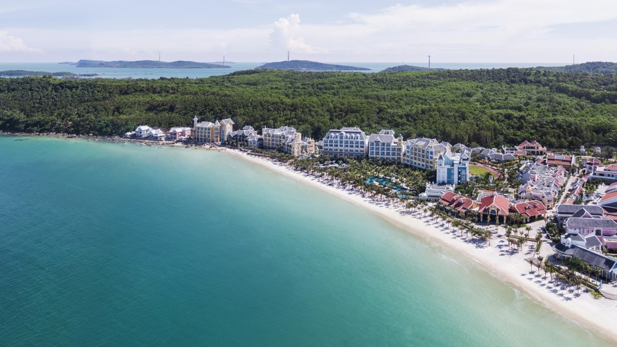 Khu nghỉ dưỡng chủ đề sang trọng bậc nhất thế giới (World's Leading Luxury Themed Resort 2018) JW Marriott Phu Quoc Emerald Bay thu hút đông đảo khách hạng sang đến Nam đảo Ngọc.