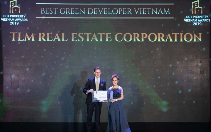 Bà Nguyễn Thị Thanh Tú – Chủ tịch HĐQT Tập đoàn BĐS TLM nhận giải thưởng “Nhà phát triển bất động sản xanh tốt nhất Việt Nam 2019”